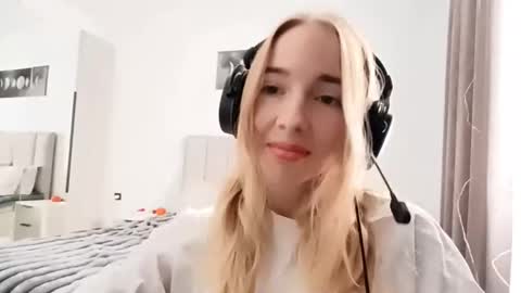 Mila online show from 02-06-26, 06:29