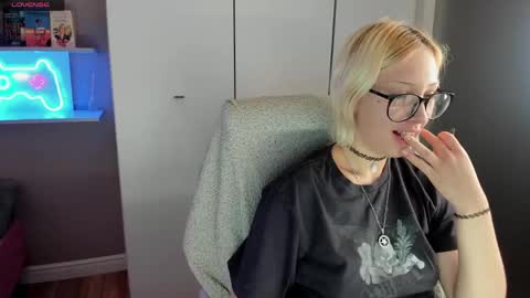 Kate online show from 05-19-26, 01:56