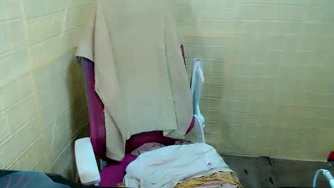 Snapshot of starfuckyut chatting on 10-13-25, 05:07 juicyFoxCocky online show from 10-13-25, 05:07