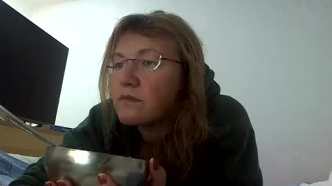 Snapshot of starlagurl chatting on 12-06-24, 01:44 starlagurl online show from 12-06-24, 01:44