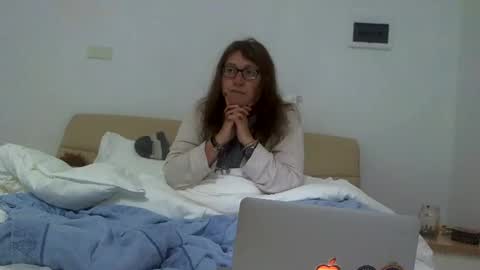 Snapshot of starlagurl chatting on 01-19-25, 02:06 starlagurl online show from 01-19-25, 02:06