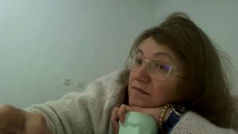 Snapshot of starlagurl chatting on 02-06-25, 11:32 starlagurl online show from 02-06-25, 11:32