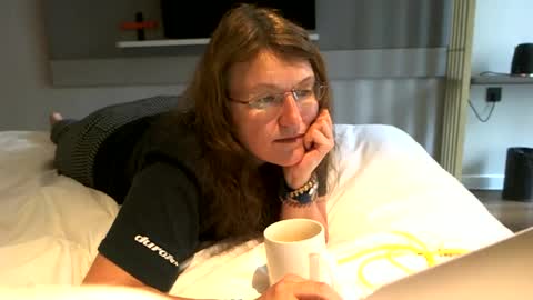 Snapshot of starlagurl chatting on 02-21-25, 04:18 starlagurl online show from 02-21-25, 04:18