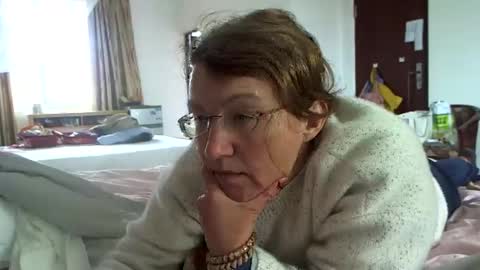 Snapshot of starlagurl chatting on 02-25-25, 04:57 starlagurl online show from 02-25-25, 04:57