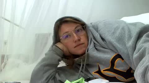 Snapshot of starlagurl chatting on 03-08-25, 03:02 starlagurl online show from 03-08-25, 03:02