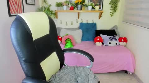 Snapshot of starlie_ chatting on 10-30-25, 12:12 Alisson online show from 10-30-25, 12:12