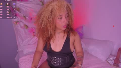 Snapshot of starlightsss_ chatting on 04-20-26, 12:24 . online show from 04-20-26, 12:24