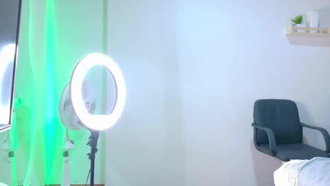 M O O N  online show from 05-25-26, 03:01
