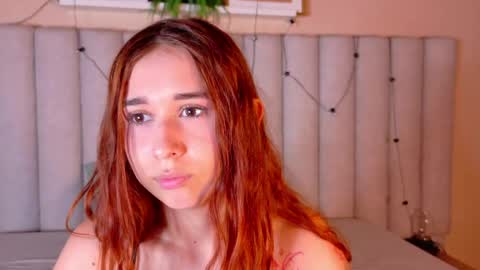 M O O N  online show from 05-26-26, 02:40