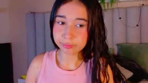 M O O N  online show from 06-17-26, 02:47