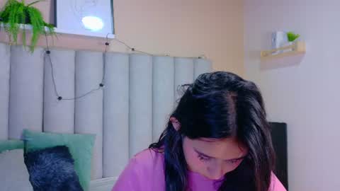 M O O N  online show from 06-19-26, 02:49