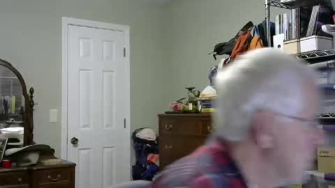 Snapshot of stasw20 chatting on 02-05-25, 01:37 stasw20 online show from 02-05-25, 01:37