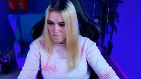 stef_nicks online show from 10-15-25, 09:09