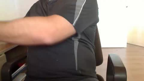 Snapshot of stefan2580 chatting on 11-13-25, 08:24 Stefan online show from 11-13-25, 08:24