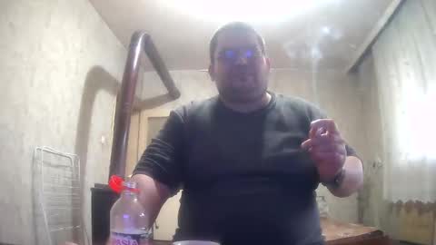 Stefan online show from 12-17-25, 01:06