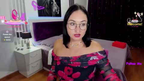 Snapshot of stefanawinter chatting on 10-08-25, 11:30 StefanaWinter online show from 10-08-25, 11:30