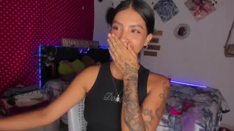 Im MiaIts my first day here  online show from 01-10-25, 04:54