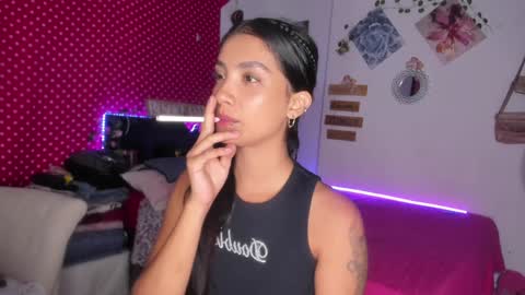 Im MiaIts my first day here  online show from 01-25-25, 05:51