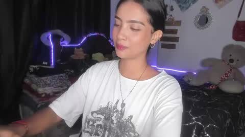 Im MiaIts my first day here  online show from 02-18-25, 12:04