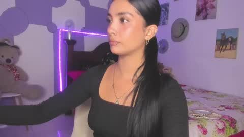 Im MiaIts my first day here  online show from 03-11-25, 11:37