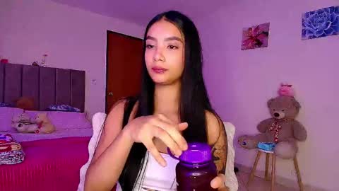 Snapshot of stefanny_pllus chatting on 03-12-26, 11:00 Im MiaIts my first day here online show from 03-12-26, 11:00