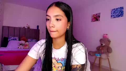 Snapshot of stefanny_pllus chatting on 03-17-26, 08:34 Im MiaIts my first day here online show from 03-17-26, 08:34