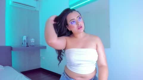 Stefanny online show from 10-17-25, 01:14