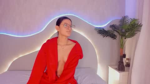 Stefany online show from 10-19-25, 12:06