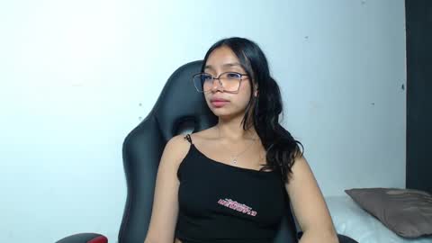 Snapshot of stefanygp chatting on 03-11-25, 12:17 Stefanny lopez online show from 03-11-25, 12:17