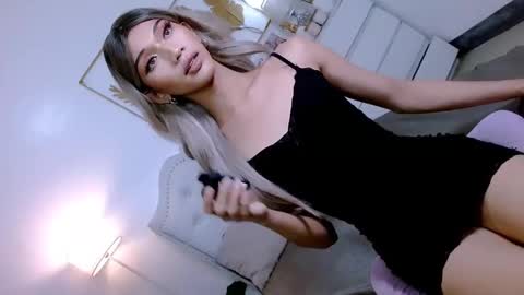 Snapshot of steffani_deluxe chatting on 12-21-24, 02:47 STEF online show from 12-21-24, 02:47