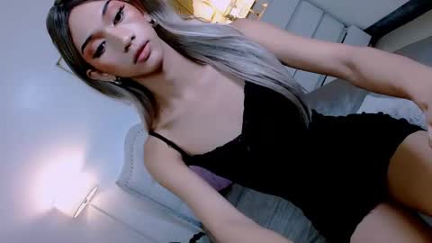 Snapshot of steffani_deluxe chatting on 12-22-24, 05:23 STEF online show from 12-22-24, 05:23