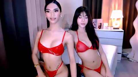 Snapshot of steffani_deluxe chatting on 10-24-25, 10:22 STEF online show from 10-24-25, 10:22