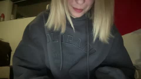 Snapshot of stefy_glow chatting on 02-19-25, 07:48 stefy_glow online show from 02-19-25, 07:48