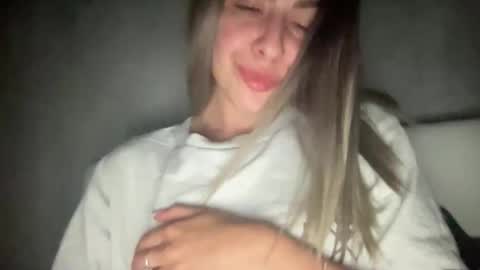 Snapshot of stefy_glow chatting on 09-16-25, 08:32 stefy_glow online show from 09-16-25, 08:32