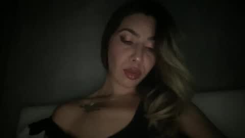 Snapshot of stefy_glow chatting on 10-17-25, 09:50 stefy_glow online show from 10-17-25, 09:50