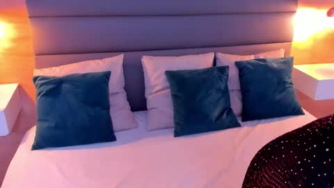 STELA online show from 10-31-25, 06:42