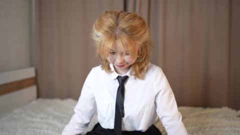 Stella online show from 10-04-25, 01:14