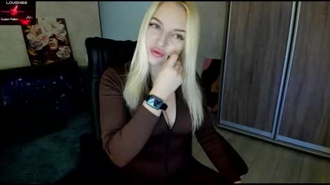 Snapshot of stella__cox chatting on 11-15-25, 06:44 Stella Cox online show from 11-15-25, 06:44