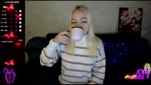 Snapshot of stella__cox chatting on 11-21-25, 01:21 Stella Cox online show from 11-21-25, 01:21