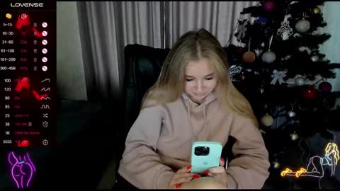 Snapshot of stella__cox chatting on 12-14-25, 12:21 Stella Cox online show from 12-14-25, 12:21