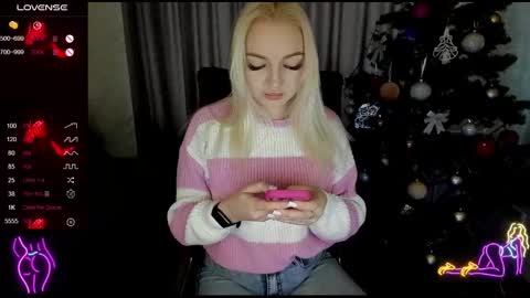Snapshot of stella__cox chatting on 12-18-25, 06:41 Stella Cox online show from 12-18-25, 06:41