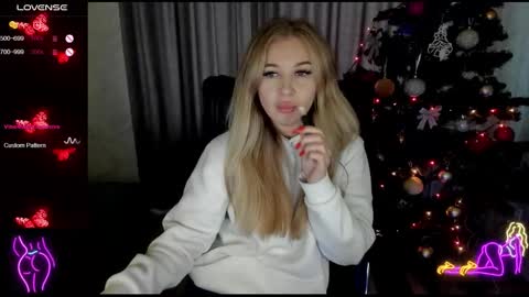 Snapshot of stella__cox chatting on 12-19-25, 08:54 Stella Cox online show from 12-19-25, 08:54