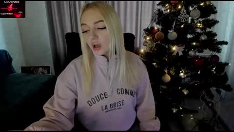 Snapshot of stella__cox chatting on 01-15-26, 07:13 Stella Cox online show from 01-15-26, 07:13