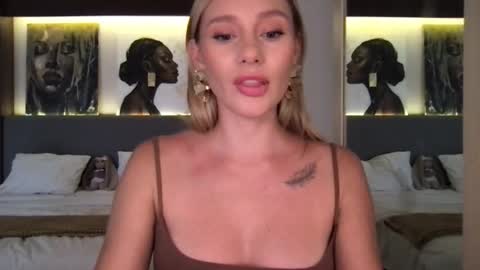 Snapshot of stella_loveu chatting on 09-11-25, 08:14 Stella online show from 09-11-25, 08:14