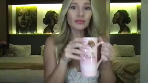 Snapshot of stella_loveu chatting on 09-14-25, 11:53 Stella online show from 09-14-25, 11:53