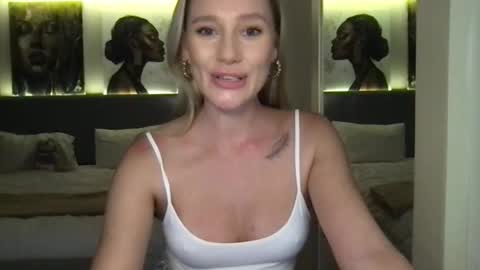 Snapshot of stella_loveu chatting on 09-18-25, 01:57 Stella online show from 09-18-25, 01:57