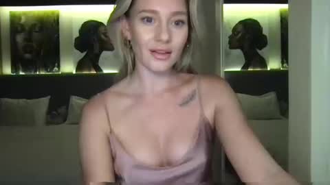 Snapshot of stella_loveu chatting on 09-23-25, 12:19 Stella online show from 09-23-25, 12:19