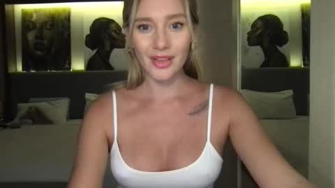 Snapshot of stella_loveu chatting on 10-06-25, 01:19 Stella online show from 10-06-25, 01:19