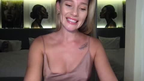 Snapshot of stella_loveu chatting on 10-08-25, 01:20 Stella online show from 10-08-25, 01:20