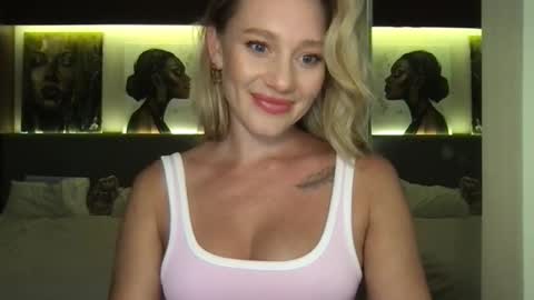 Snapshot of stella_loveu chatting on 10-15-25, 02:50 Stella online show from 10-15-25, 02:50